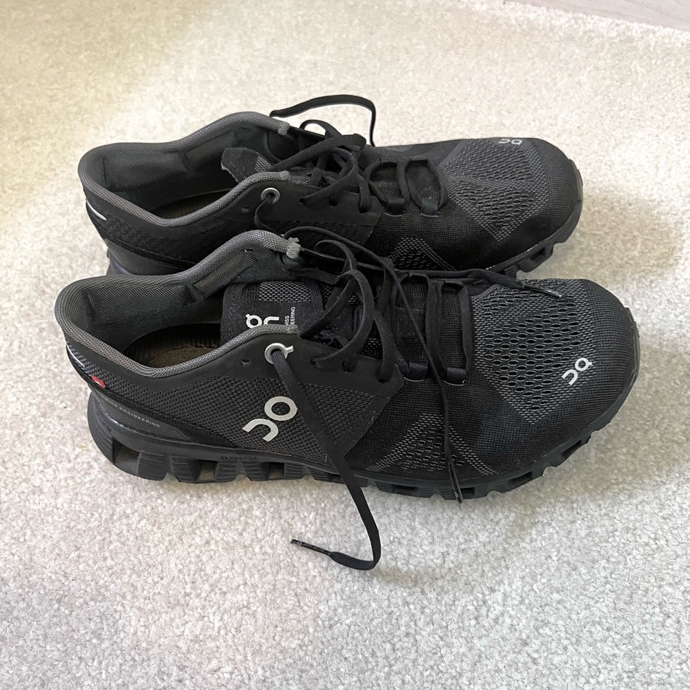 On Running Womens Cloud X Black/Asphalt Running Shoe - 8